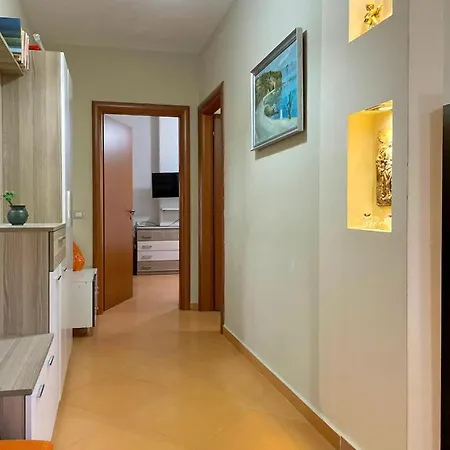 Coastal Escape - 2 Bedroom With Direct Beach Access, In A Quiet Area Of Vlore