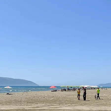 Lägenhet Coastal Escape - 2 Bedroom With Direct Beach Access, In A Quiet Area Of