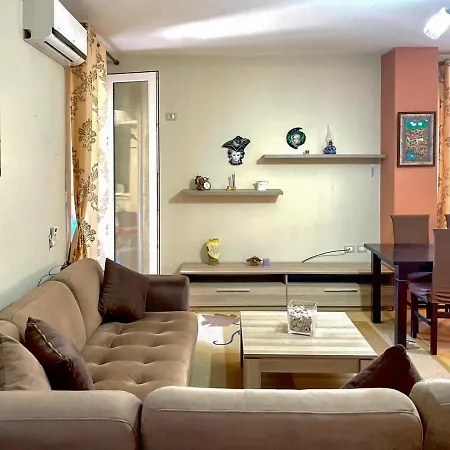 Coastal Escape - 2 Bedroom With Direct Beach Access, In A Quiet Area Of Lägenhet Vlorë
