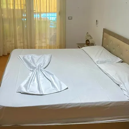 Apartment Coastal Escape - 2 Bedroom With Direct Beach Access, In A Quiet Area Of *