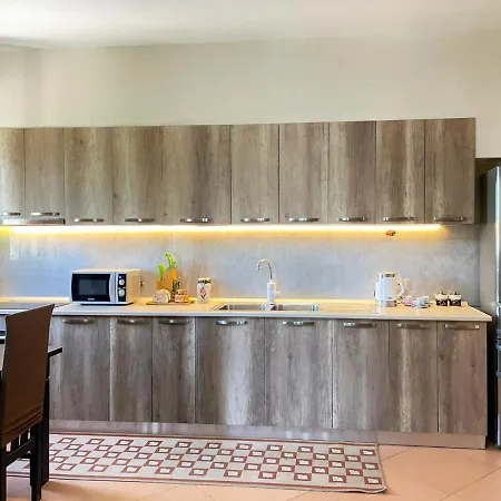 Apartment Coastal Escape - 2 Bedroom With Direct Beach Access, In A Quiet Area Of *