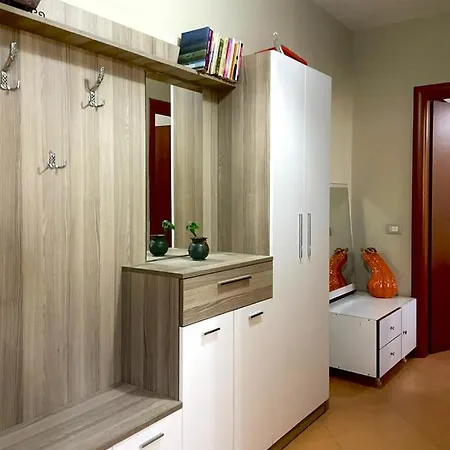 Coastal Escape - 2 Bedroom With Direct Beach Access, In A Quiet Area Of Vlorë